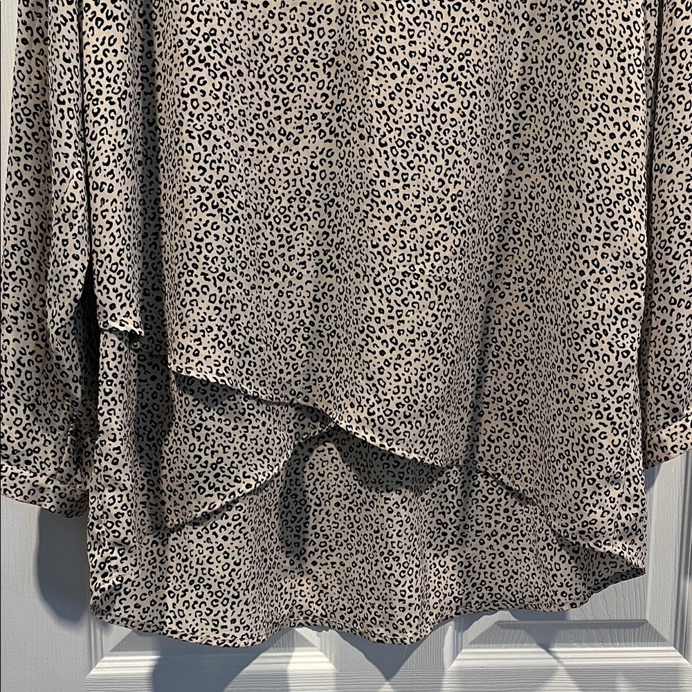 Chelsea & Theodore Black and Cream Speckled Blouse lagenlook, work or office. - Picture 4 of 13